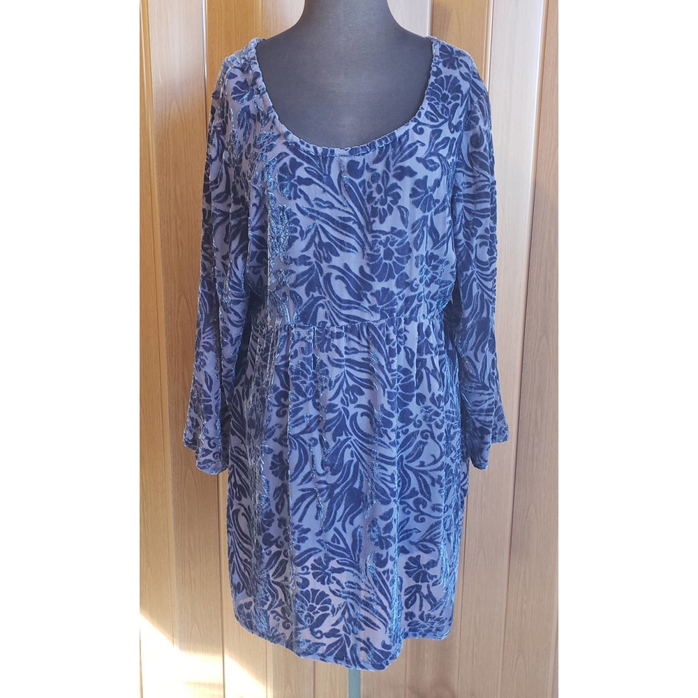 Size 2 XL sheer with purple velvet long sleeve tunic